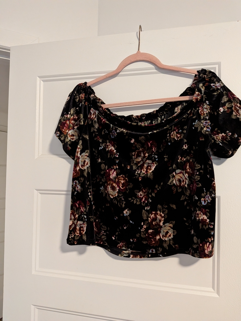 Floral Velvet Off-Shoulder Crop Top - Black